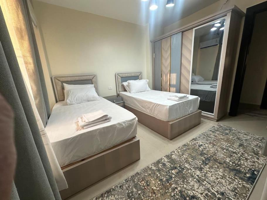Apartment Elegant Brand New 2 Bedroom Flat *