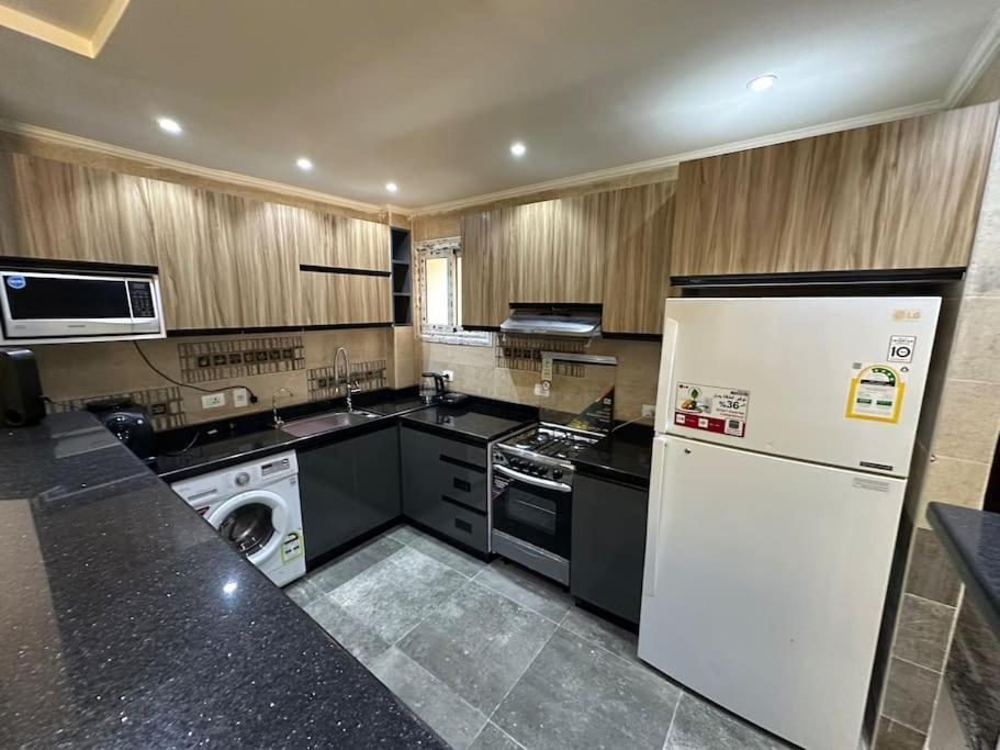 Apartment Elegant Brand New 2 Bedroom Flat *